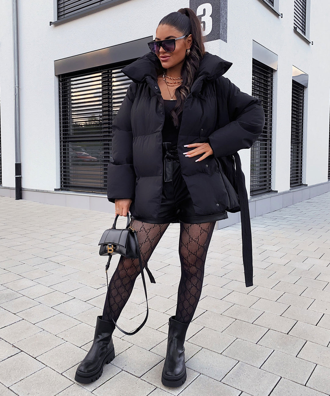 Damen Winterjacke | Kurze Steppjacke mit Gürtel &amp; warmem Futter