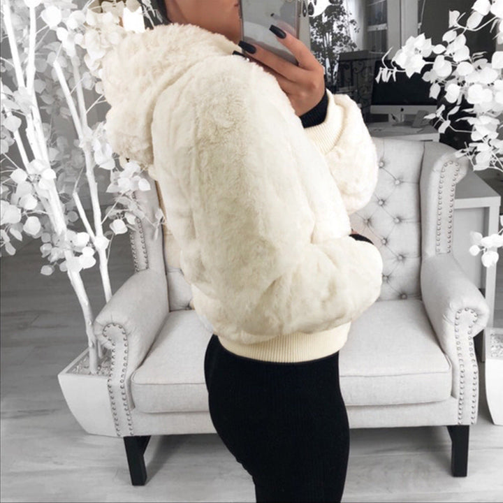 Damen Kunstfelljacke mit Kapuze | Flauschige Winterjacke mit Reißverschluss, Kapuzenbesatz, Rippbündchen und Fronttaschen