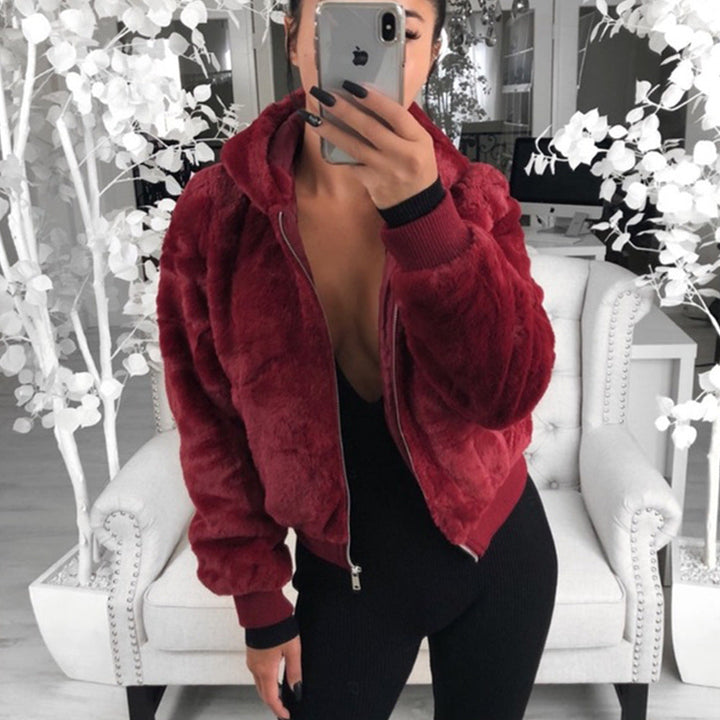 Damen Kunstfelljacke mit Kapuze | Flauschige Winterjacke mit Reißverschluss, Kapuzenbesatz, Rippbündchen und Fronttaschen