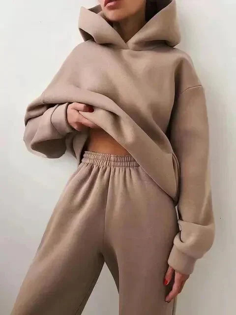 Damen Jogginganzug mit Kapuzenpullover | Zweiteiliges Freizeit-Set mit Jogginghose | Bequemer Alltagslook