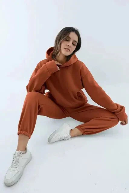 Damen Jogginganzug mit Kapuzenpullover | Zweiteiliges Freizeit-Set mit Jogginghose | Bequemer Alltagslook