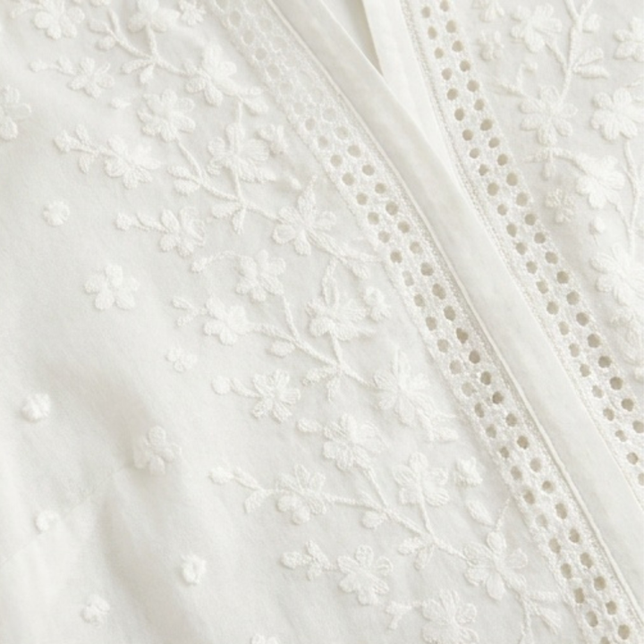 Damen Bluse mit Stickerei | Florale Details, Knopfleiste und atmungsaktiver Stoff für Alltag, Büro und Freizeit