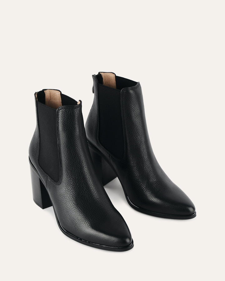 Stiefeletten aus Leder | Hochgeschnitten mit 9 cm Blockabsatz und spitzer Schuhspitze