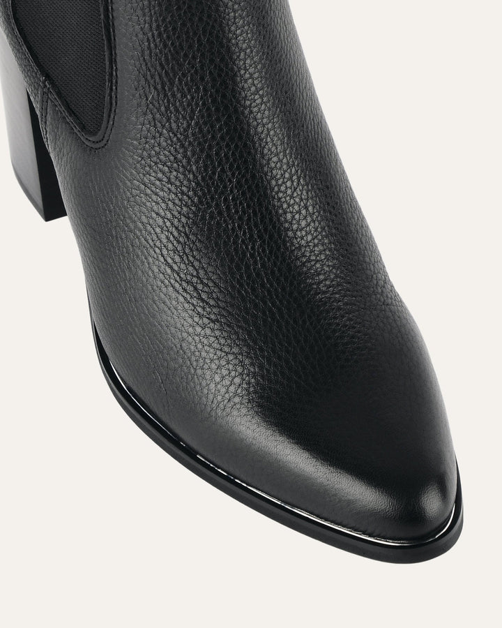 Stiefeletten aus Leder | Hochgeschnitten mit 9 cm Blockabsatz und spitzer Schuhspitze