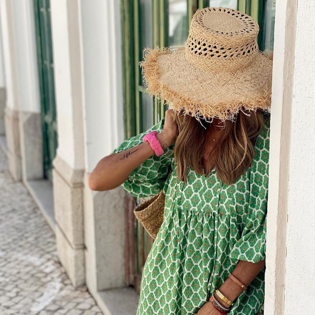 Elegantes Sommerkleid für Damen mit V-Ausschnitt | Angenehmer Baumwollstoff | Luftig &amp; bequem für warme Tage | Vielseitig kombinierbar