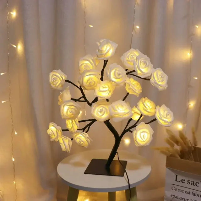LED Baum Tischlampe mit 24 LEDs | Warmweißes Licht und USB-Anschluss | 35 cm Dekolampe für Wohnzimmer und Schlafzimmer