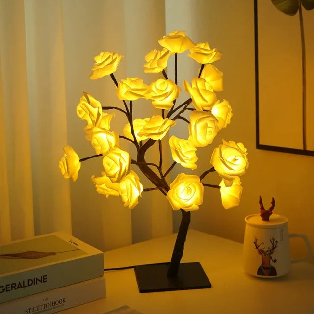 LED Baum Tischlampe mit 24 LEDs | Warmweißes Licht und USB-Anschluss | 35 cm Dekolampe für Wohnzimmer und Schlafzimmer