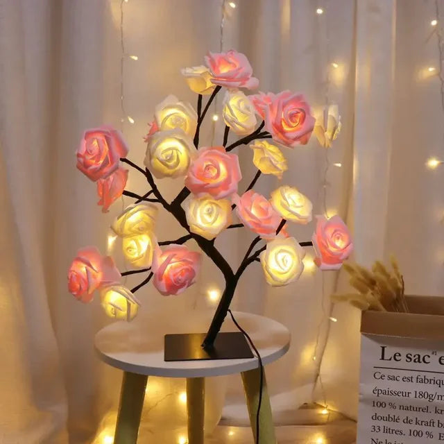 LED Baum Tischlampe mit 24 LEDs | Warmweißes Licht und USB-Anschluss | 35 cm Dekolampe für Wohnzimmer und Schlafzimmer