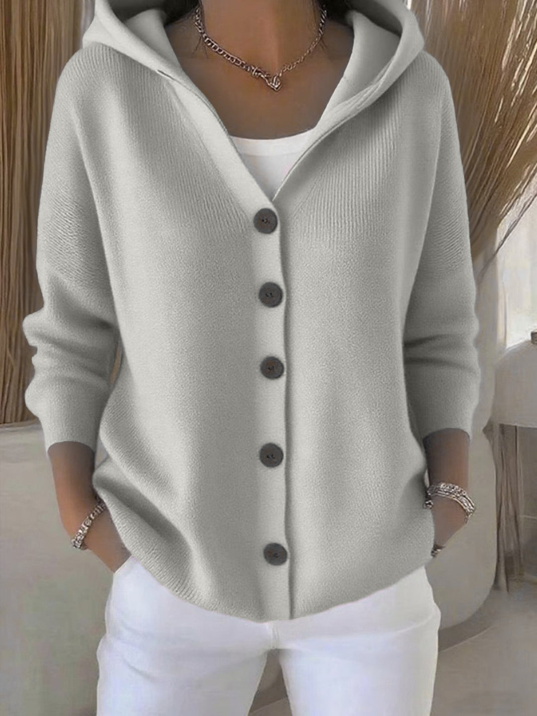 Damen Kapuzen-Cardigan Oversize | Weicher Feinstrick-Cardigan mit Knopfleiste, Eingrifftaschen und lässiger Passform