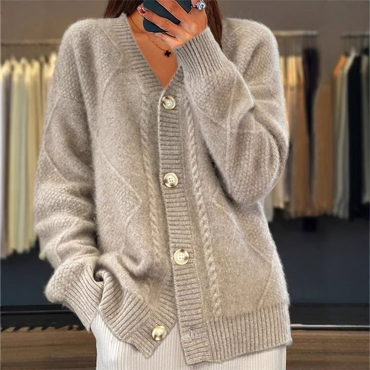 Damen Oversize Strickcardigan mit Zopfmuster | Weiche Strickjacke mit V-Ausschnitt, großen Knöpfen und Eingrifftaschen
