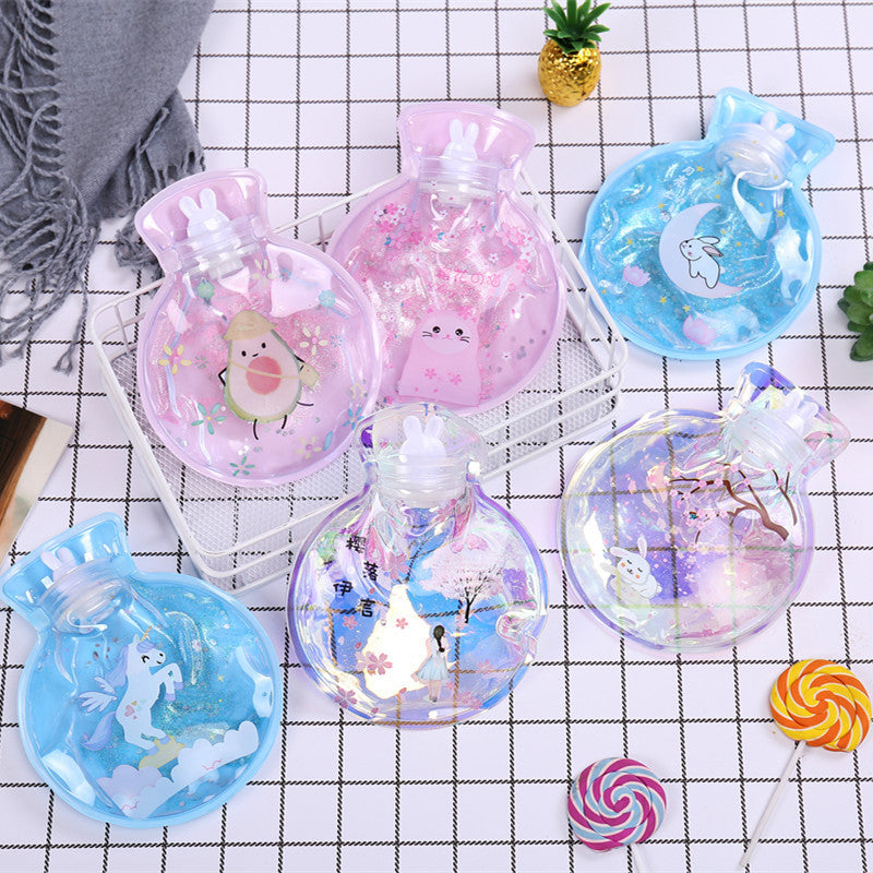 Kawaii Wärmflasche mit Stoffbezug | Weiche Wärmflasche mit niedlichem Motiv für Bauch, Rücken und kalte Füße | Für Zuhause und Reisen