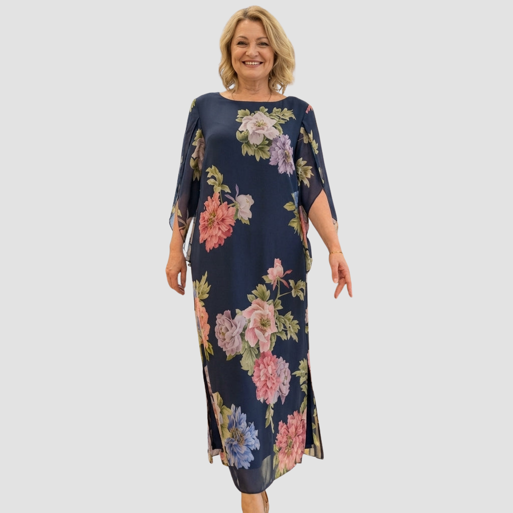 Yael Maxikleid mit Blumenmuster | Tiefblauer Grund, romantischer Floral-Print | Locker fallend mit Schlitzärmeln | Leicht &amp; luftig