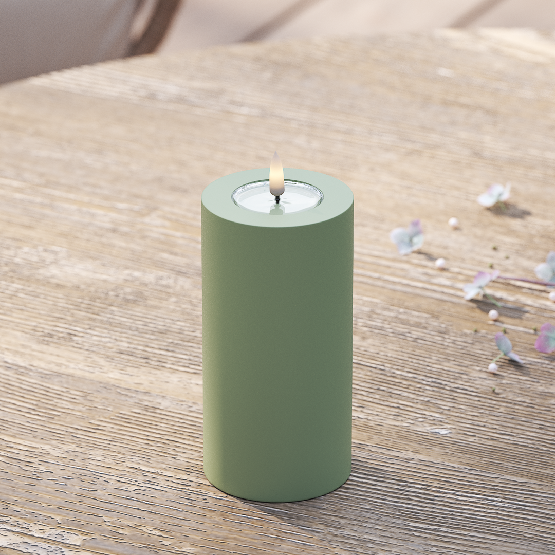 LED-Blockkerze außen Grün 7,5 x 15 cm | IP44 spritzwassergeschützt mit 3D-Flamme, Timer und bis zu 1500 Std. Licht