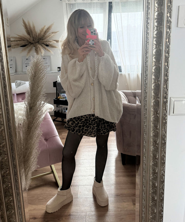 Damen Oversize Cardigan warm | Weiche Strickjacke mit Knöpfen, lockerer Passform und viel Bewegungsfreiheit für den Winter