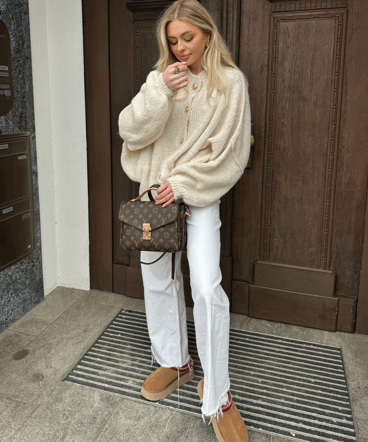 Damen Oversize Cardigan warm | Weiche Strickjacke mit Knöpfen, lockerer Passform und viel Bewegungsfreiheit für den Winter