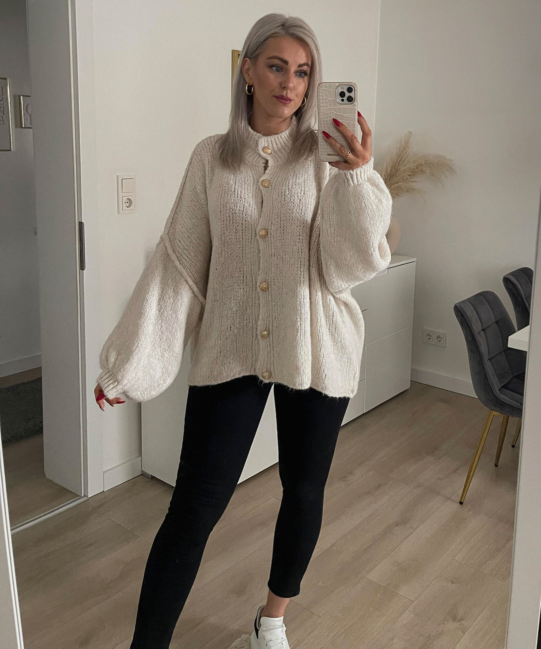 Damen Oversize Cardigan warm | Weiche Strickjacke mit Knöpfen, lockerer Passform und viel Bewegungsfreiheit für den Winter