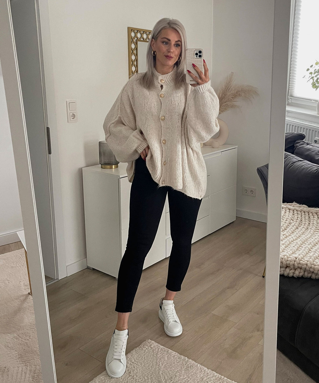 Damen Oversize Cardigan warm | Weiche Strickjacke mit Knöpfen, lockerer Passform und viel Bewegungsfreiheit für den Winter