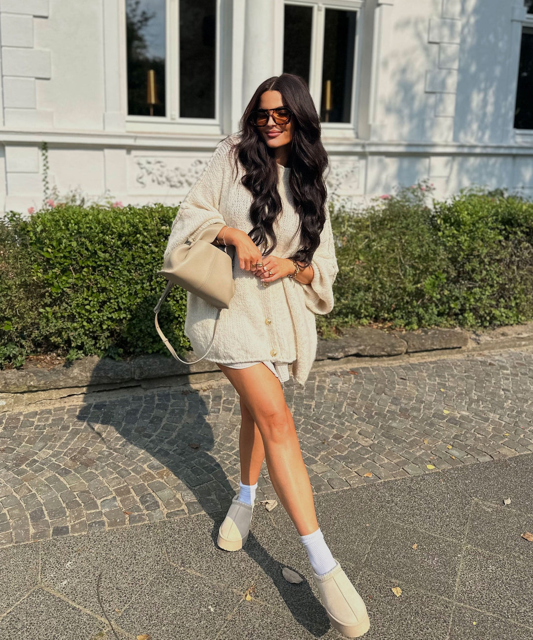 Damen Oversize Cardigan warm | Weiche Strickjacke mit Knöpfen, lockerer Passform und viel Bewegungsfreiheit für den Winter