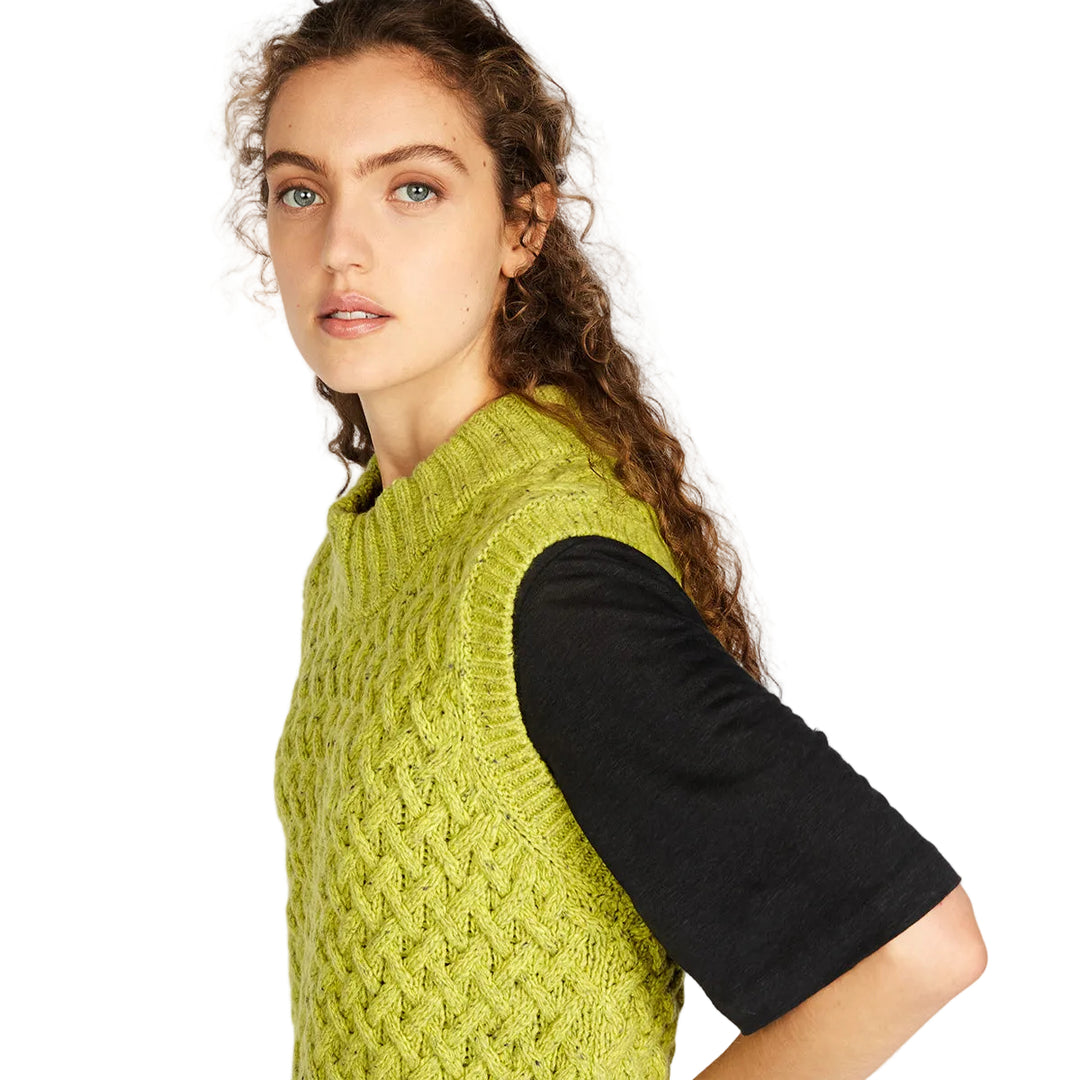 Damen Pullunder | Kurzer Strickpullunder mit Zopfmuster und weicher, körpernaher Passform