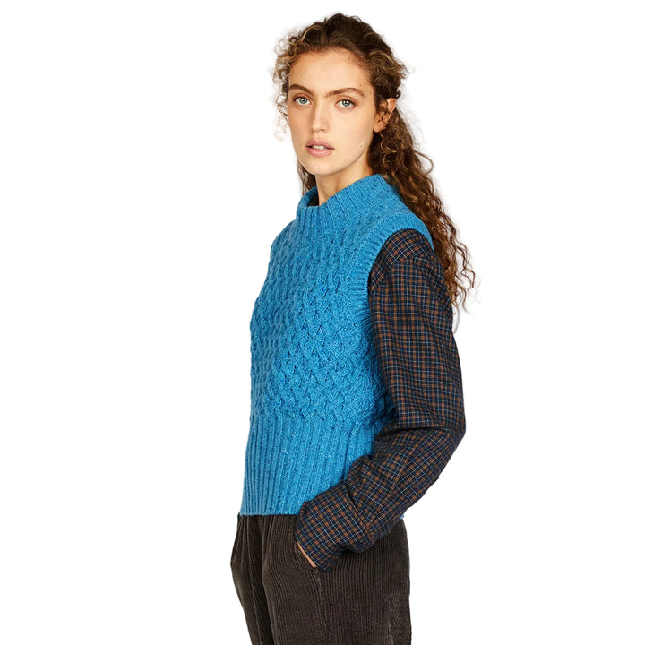 Damen Pullunder | Kurzer Strickpullunder mit Zopfmuster und weicher, körpernaher Passform