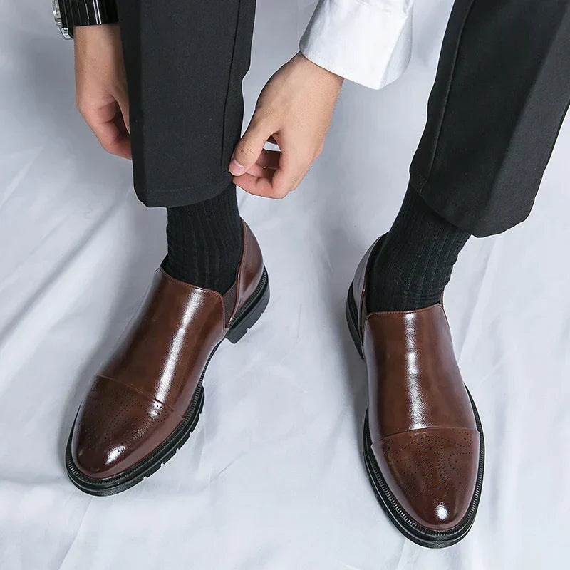 Herren Slipper aus Echtleder | Bequeme Slip-On Schuhe mit Gepolsterter Innensohle | Elegant für Alltag, Büro &amp; Freizeit