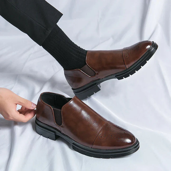 Herren Slipper aus Echtleder | Bequeme Slip-On Schuhe mit Gepolsterter Innensohle | Elegant für Alltag, Büro &amp; Freizeit