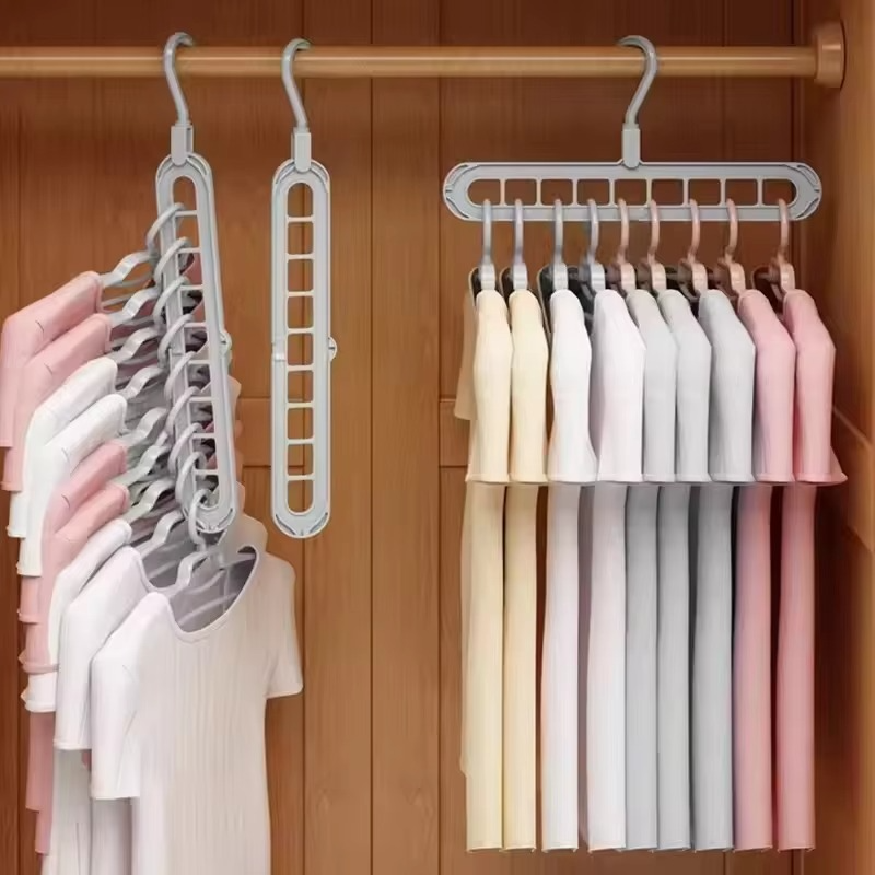 Drehbare Kleiderbügel 4er Set mit 9 Löchern | Platzsparende Schrankorganisation | 360° Drehbar &amp; Faltbar