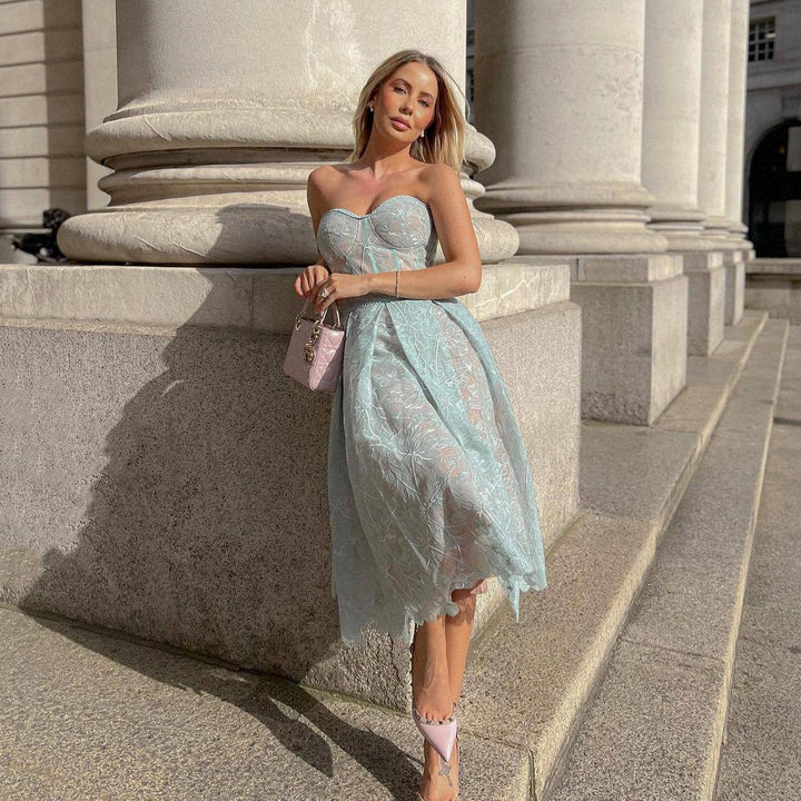 Vestito midi con top corsetto in pizzo e satin | Vestibilità sagomata e silhouette elegante | Festivo per serate, eventi e occasioni speciali