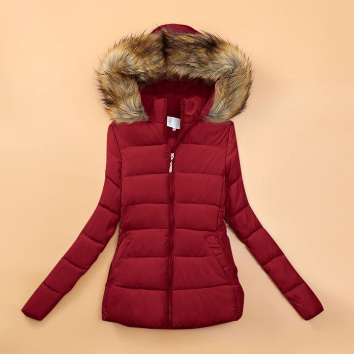 Damen Steppjacke Beige kurz | Warm wattierte Winterjacke mit Kunstfellkapuze, taillierter Passform und Seitentaschen