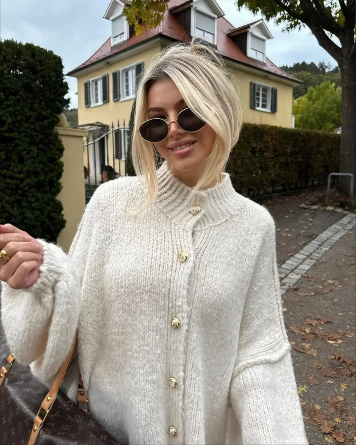 Damen Oversize Cardigan mit goldenen Knöpfen | Weiche warme Strickjacke zum Layern für Alltag, Freizeit und besondere Anlässe