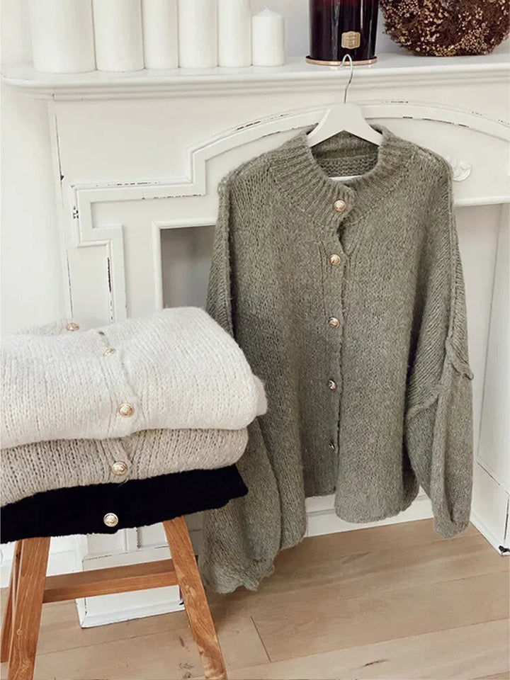 Damen Oversize Cardigan mit goldenen Knöpfen | Weiche warme Strickjacke zum Layern für Alltag, Freizeit und besondere Anlässe