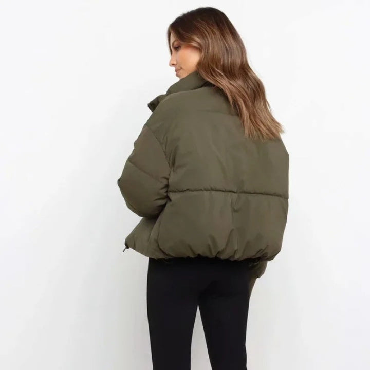 Damen Pufferjacke | Leichte Steppjacke mit tailliertem Schnitt, wärmender Fütterung und praktischen Taschen für Alltag und Freizeit