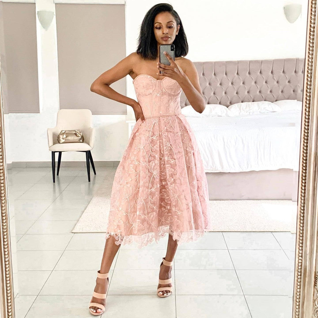 Vestito midi con top corsetto in pizzo e satin | Vestibilità sagomata e silhouette elegante | Festivo per serate, eventi e occasioni speciali