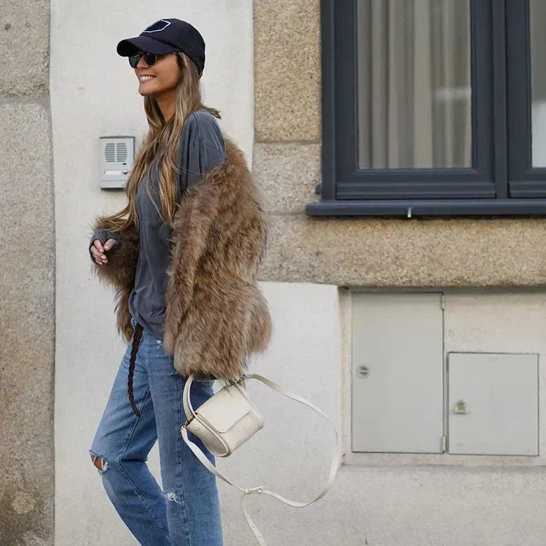 Damen Kunstfelljacke mit weichem Plüsch | Warme Winterjacke in Felloptik mit elegantem Design für Alltag und besondere Anlässe