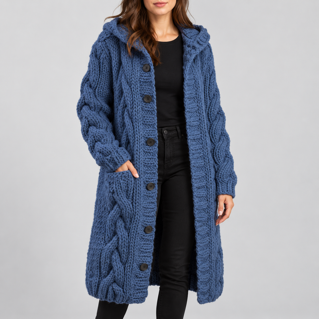 Damen Strickmantel lang mit Kapuze | Knielanger Grobstrick-Cardigan mit Knopfleiste und strukturiertem Strickmuster