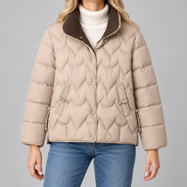Damen Steppjacke mit Bogensteppung | Kurze Pufferjacke mit Druckknopfverschluss, hohem Stehkragen und verstellbaren Kordelzügen