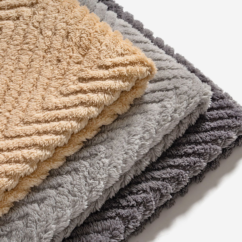 Interiors™ paksusta plyysistä valmistettu sohvanpäällinen