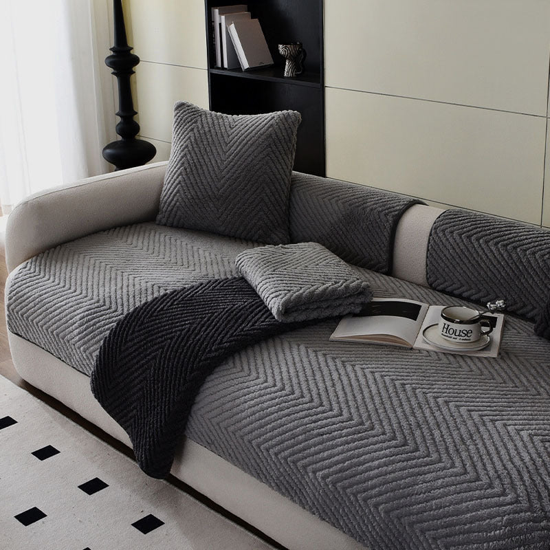 Interiors™ paksusta plyysistä valmistettu sohvanpäällinen