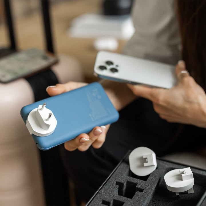 Powerbank 10.000 mAh mit Reiseladegerät | 5-in-1 Ladegerät mit Qi &amp; integrierten Kabeln