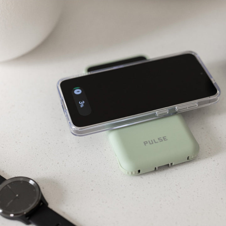 Powerbank 10.000 mAh mit Reiseladegerät | 5-in-1 Ladegerät mit Qi &amp; integrierten Kabeln