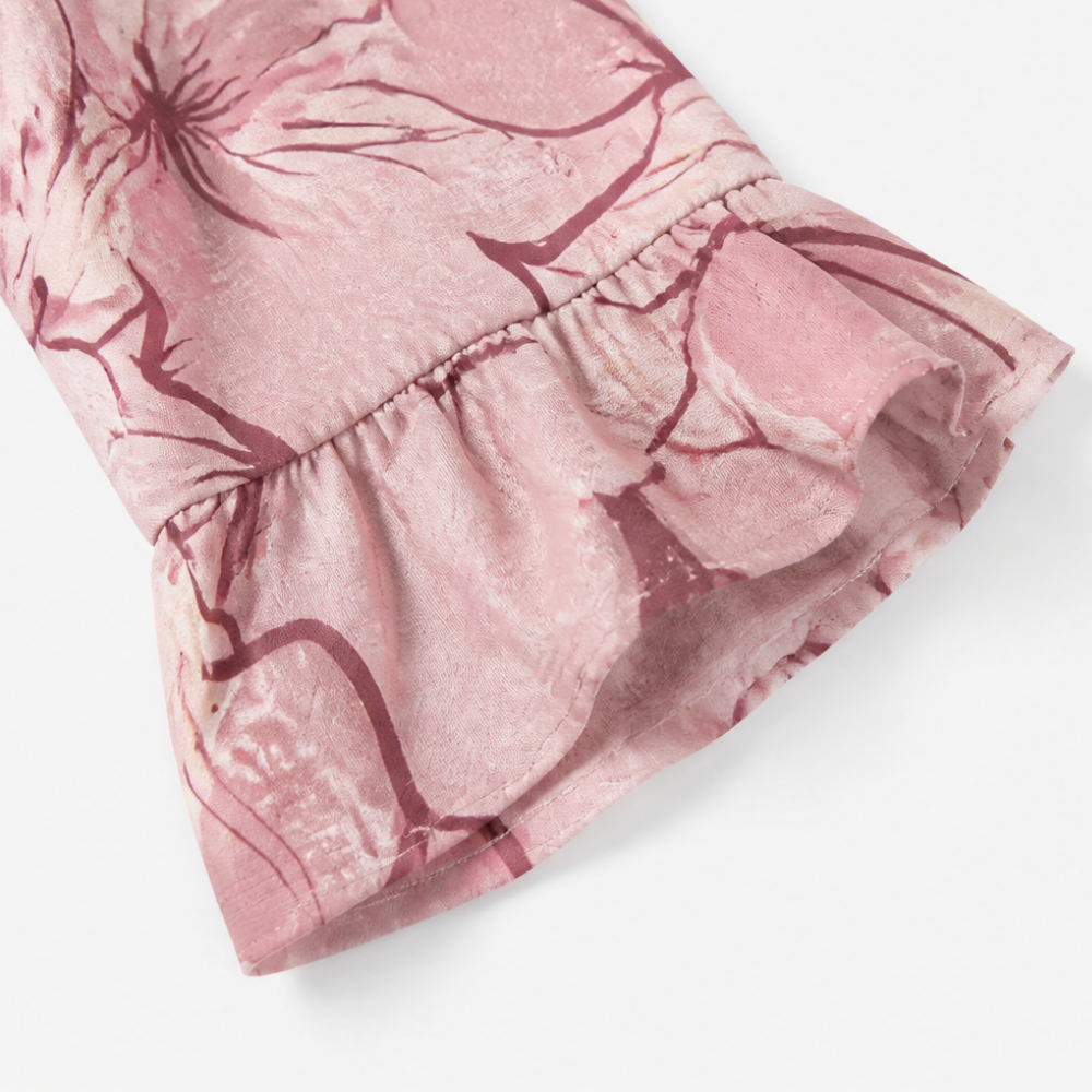 Damen Blumenbluse | Aquarellmuster mit V-Ausschnitt, Holzknöpfen und Rüschenärmeln für Alltag und Büro