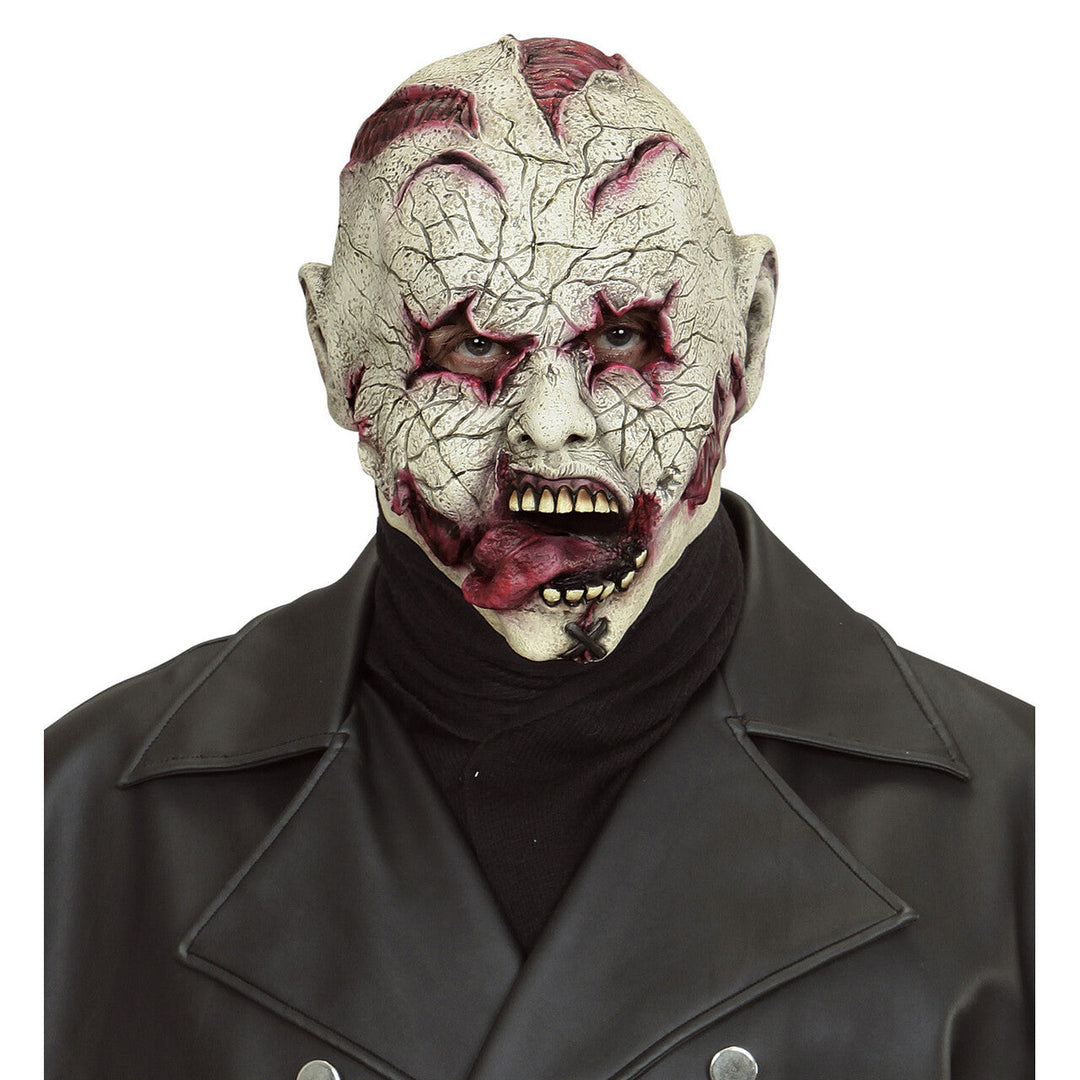 Halloween Horror Maske Weiß Rot | Gruselige Monster-Maske mit rissigem Gesicht, Narbenoptik und Zähnen für Horrorparty