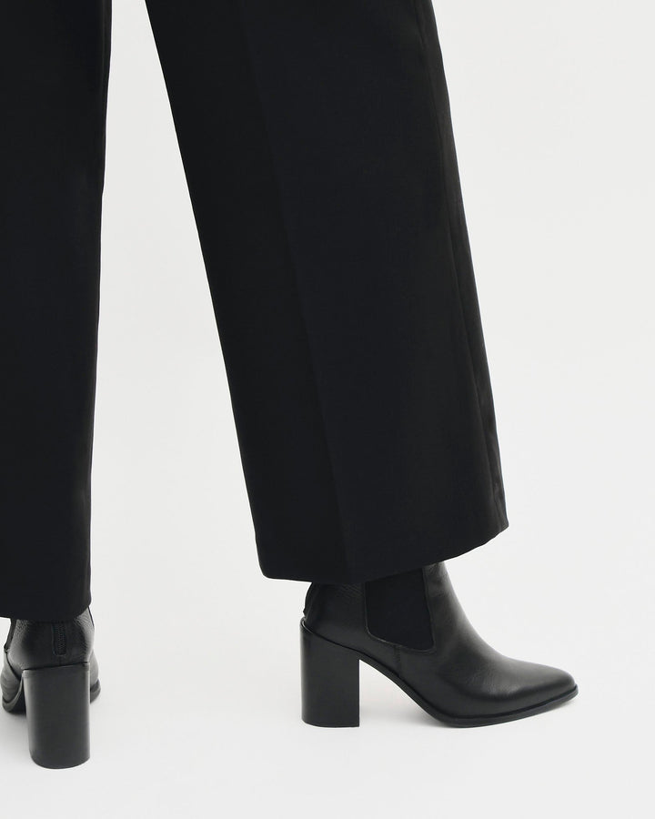 Stiefeletten aus Leder | Hochgeschnitten mit 9 cm Blockabsatz und spitzer Schuhspitze