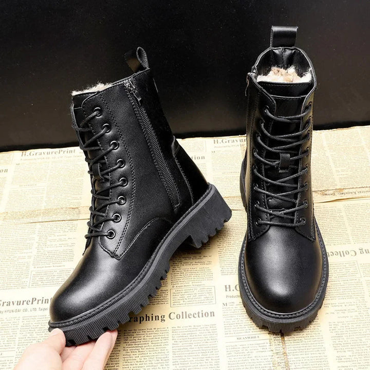 Damen Winterstiefel Schwarz mit warmem Innenfutter | Gefütterte Stiefel in Wildleder-Optik mit rutschfester Sohle für kalte Tage
