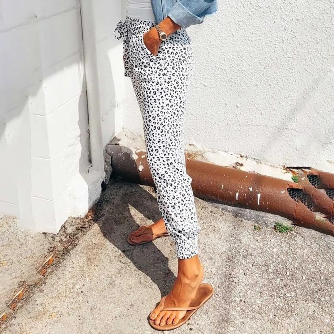 Kleo - Komfortable Damen Freizeithose mit Leopardenmuster