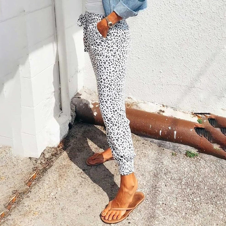 Kleo - Komfortable Damen Freizeithose mit Leopardenmuster