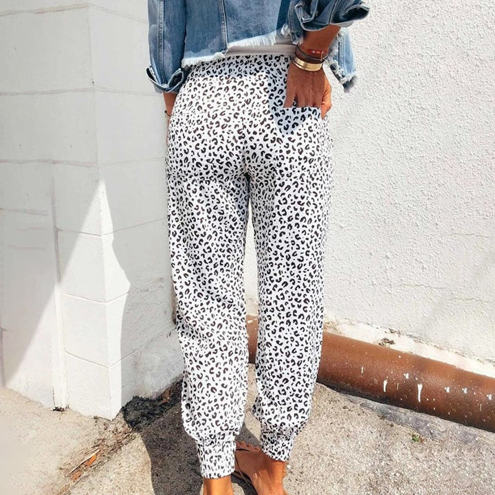Kleo - Komfortable Damen Freizeithose mit Leopardenmuster