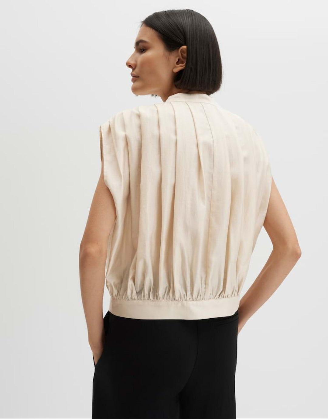 Damen Bluse | Bluse mit Drapierung, Rundhalsausschnitt, Knopfleiste und kurzen Ärmeln