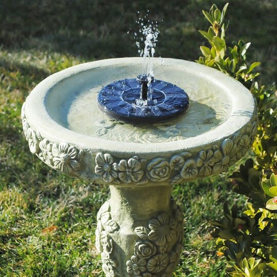 Schwimmender Solar Springbrunnen 1,6 W | Für Teich &amp; Vogeltränke | 6 Fontänenaufsätze kabellos | 80 cm Förderhöhe