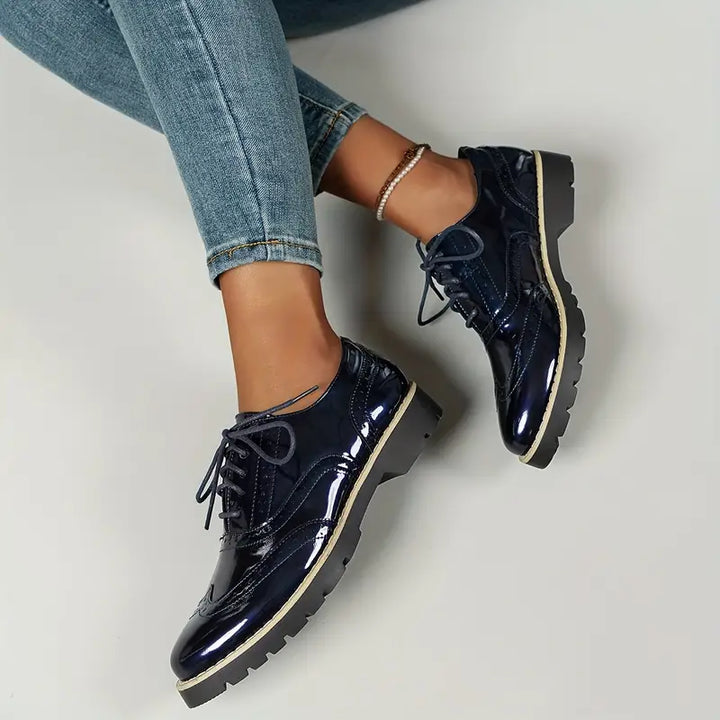 Damen Oxford-Schuhe mit Lack-Optik | Robuste Profilsohle &amp; Brogue-Details | Elegante Schnürschuhe für Büro und Alltag